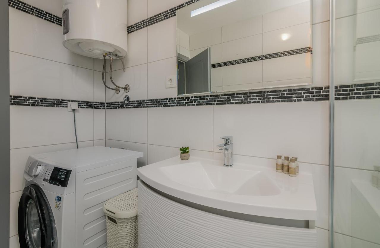 Apartment Diva Sveti Vid-Miholjice エクステリア 写真