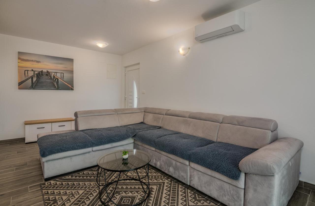 Apartment Diva Sveti Vid-Miholjice エクステリア 写真